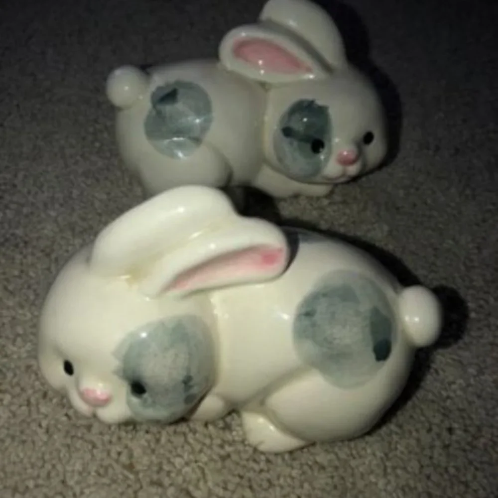 Vintage Enesco Japan Easter‎ Bunny Rabbits Salt and Pepper Shakers